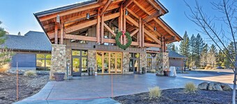 Spacious Sunriver Getaway with Hot Tub and Games