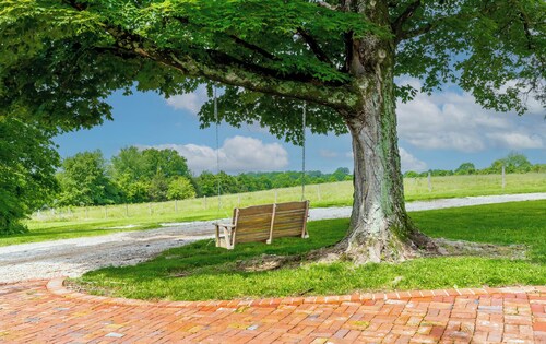 The Horse & Hound Bourbon Trail Retreat at Chickapoo Farm