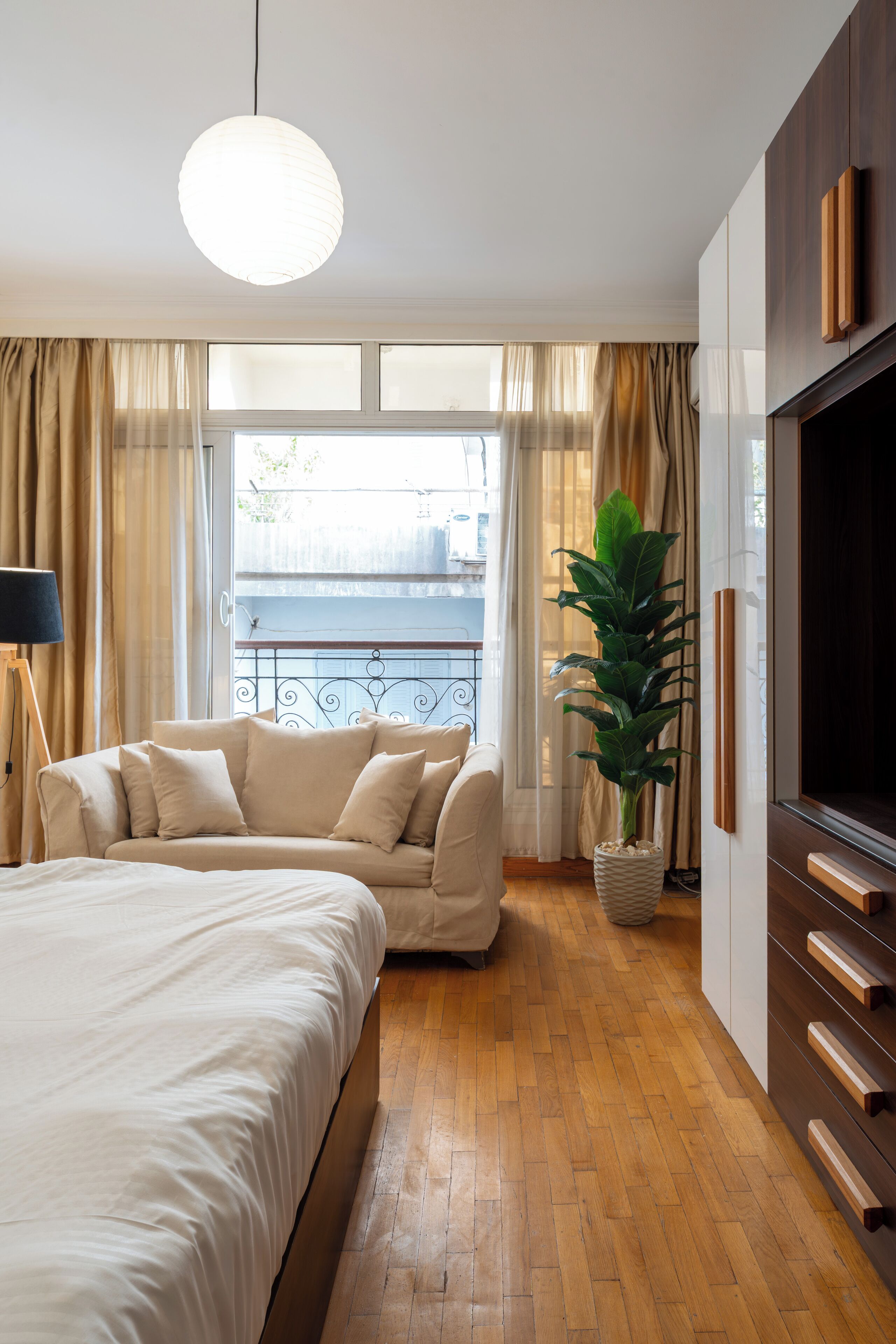 Iron/ironing board, Internet, bed sheets