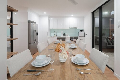 2BR Beach Retreat Outdoor Deck- Downstairs M10