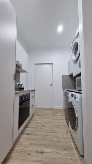 Fridge, microwave, oven, stovetop - Serene Wishart Haven: 1BR Private Parking M15 (Wishart)