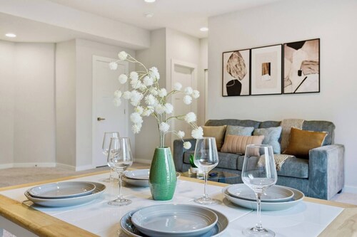 Modern 1B Unit | Backyard | Close to UW Bothell