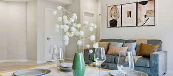 Modern 1B Unit | Backyard | Close to UW Bothell