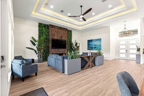 Smart-TV, peis og bordtennis