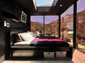 Desk, laptop workspace, free WiFi - Paradise Ranch Inn (Three Rivers)