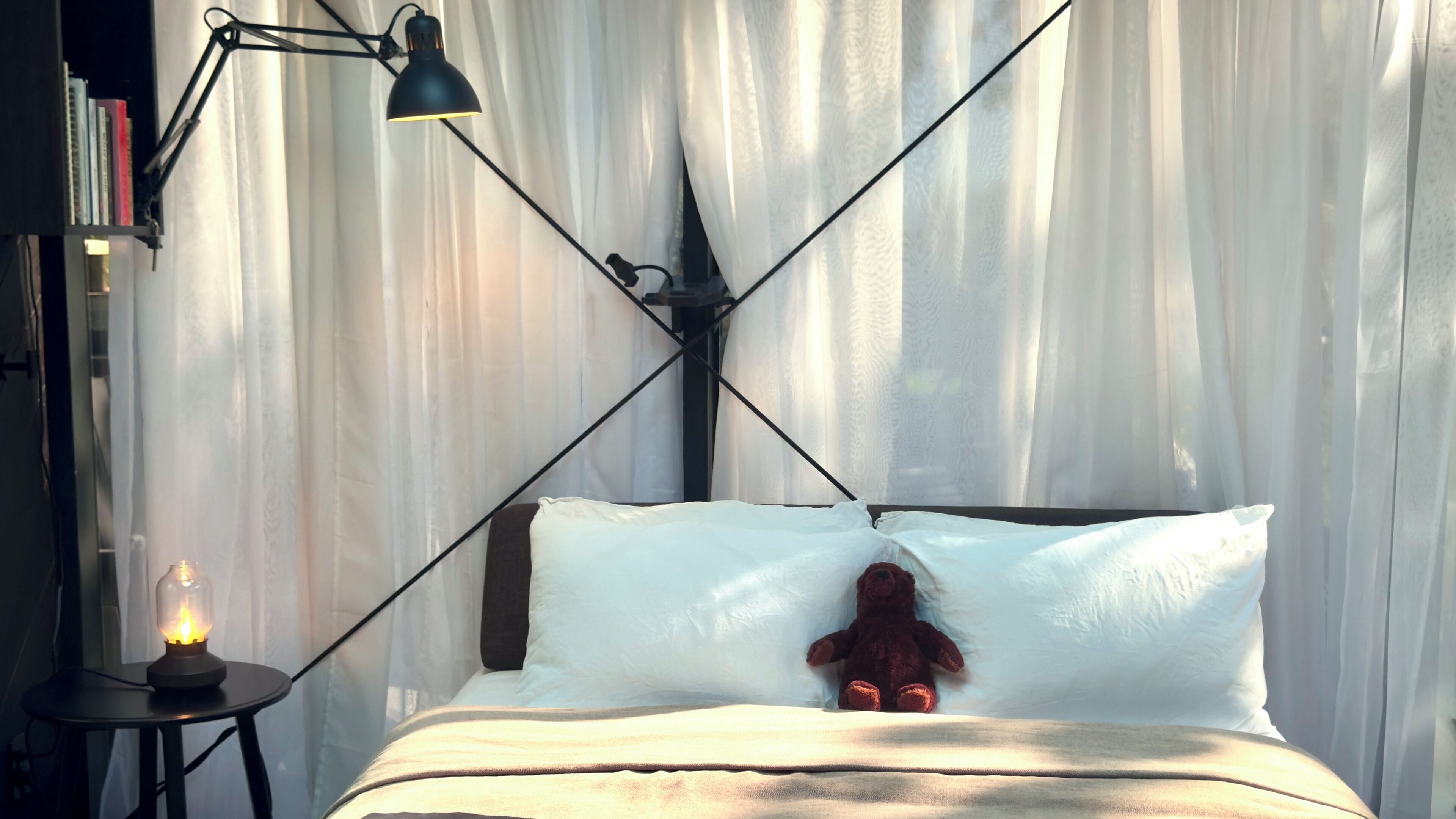 Limitless House, Deluxe Studio Suite, 1 Queen Bed, Hot Tub, River View | Free WiFi, bed sheets