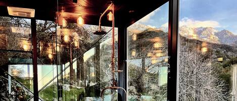 Suite Studio Deluxe, 1 grand lit, bain à remous, vue fleuve | Cuisine privée