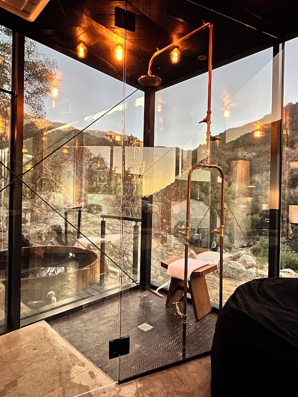 Stellar/House Luxury Cabin Near Sequoia National Park | Private Hot Tub + Sauna | Bathroom | Shower, rainfall showerhead, free toiletries, towels