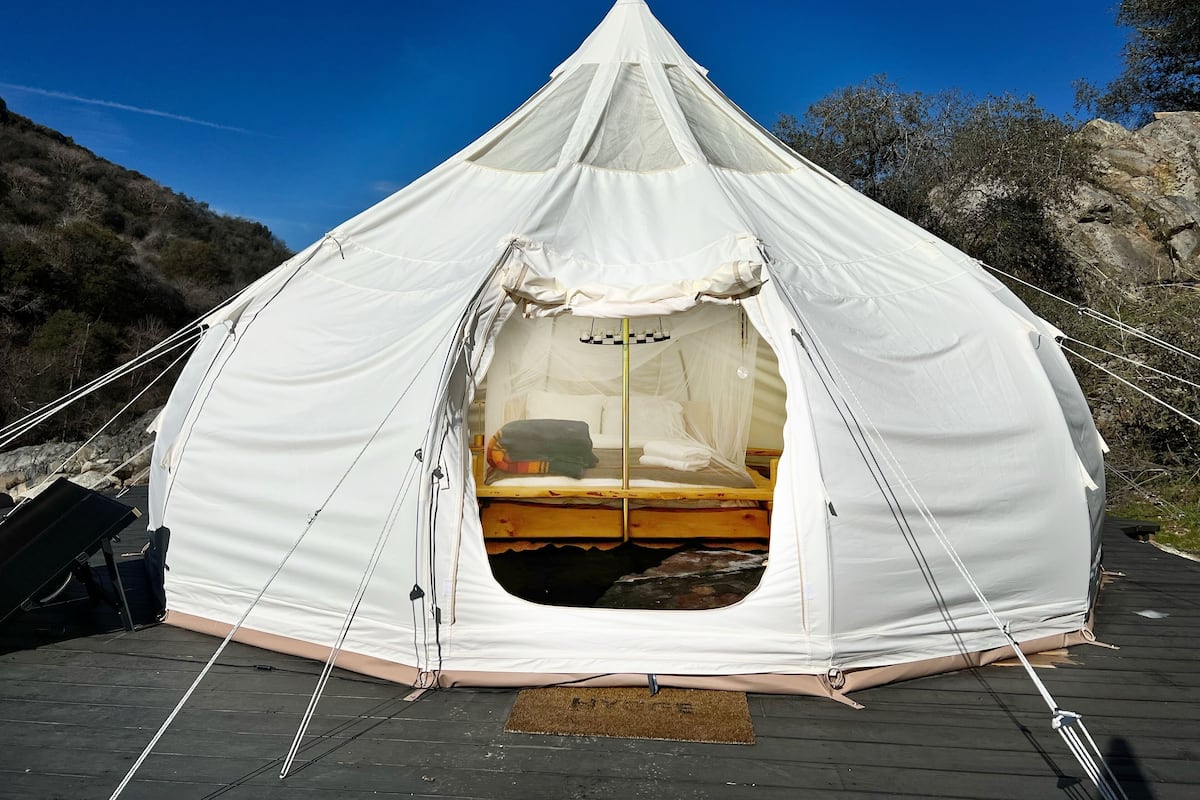 Mindful Tent, 1 Queen Bed, Firepit, Sauna, Gym, River View | Free WiFi, bed sheets