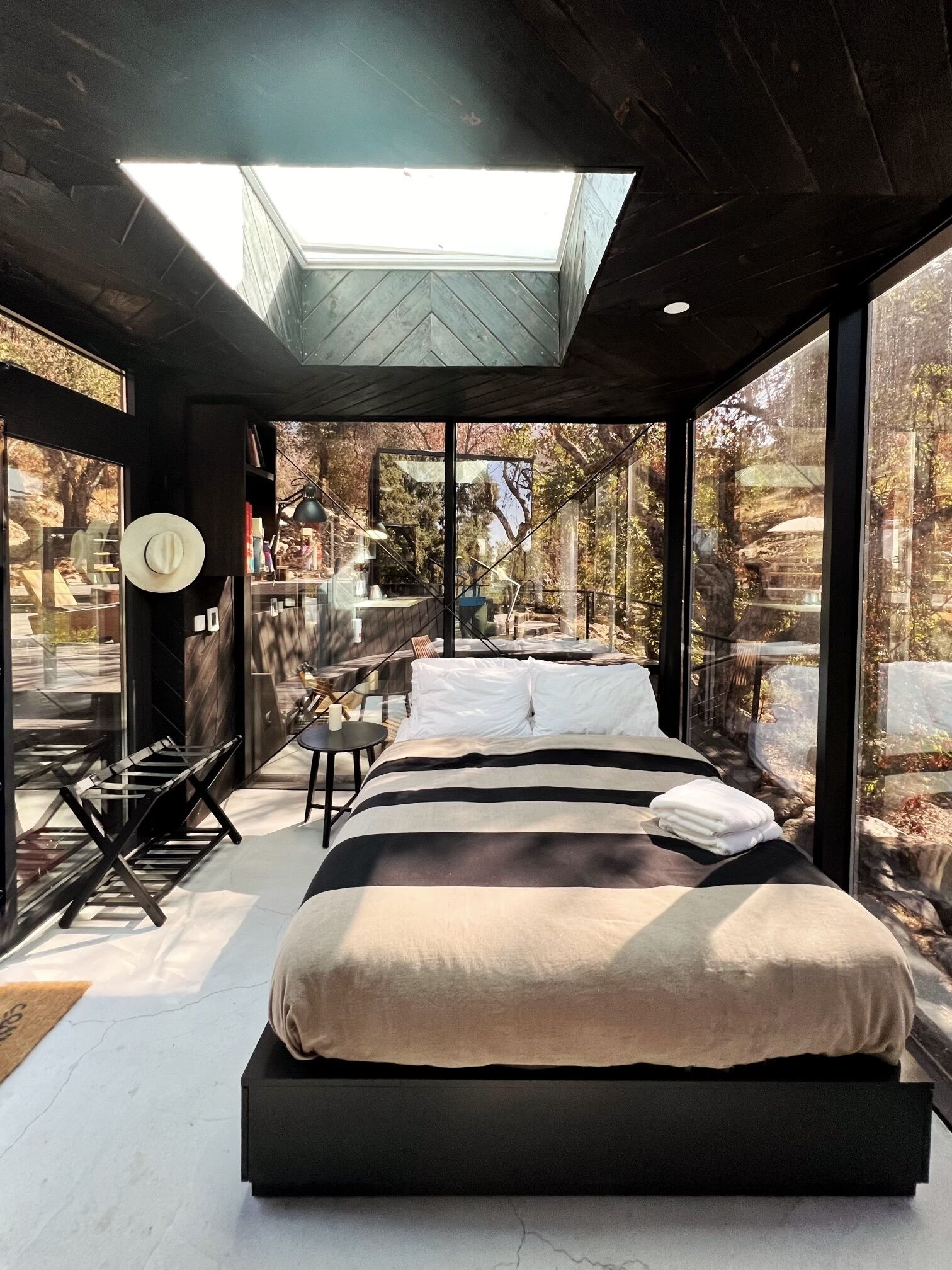 Desk, laptop workspace, free WiFi, bed sheets