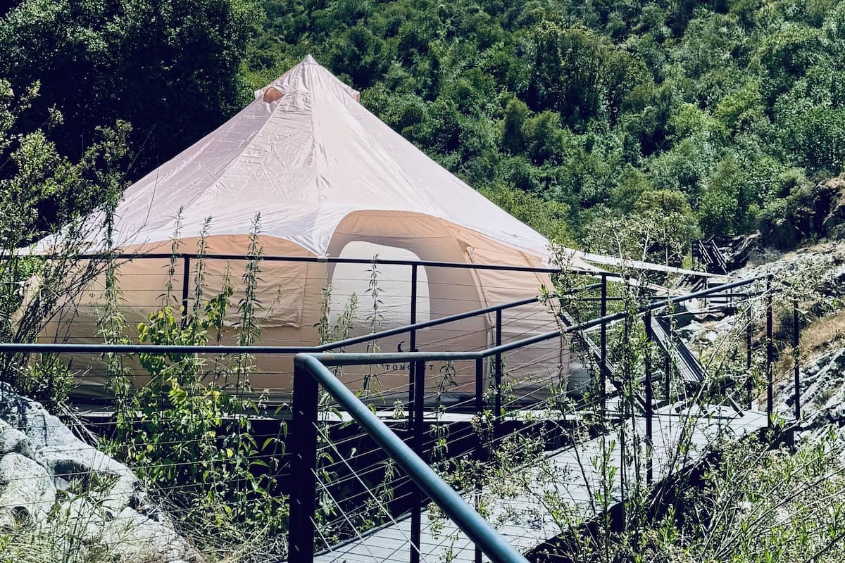 Abundance Tent, 1 Queen Bed,Firepit, Sauna, Gym, River View | Free WiFi, bed sheets