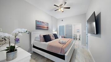 3 bedrooms, iron/ironing board, WiFi, bed sheets