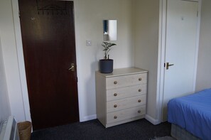 Iron/ironing board, Internet - Single room in Bournemouth Town Centre (Bournemouth)
