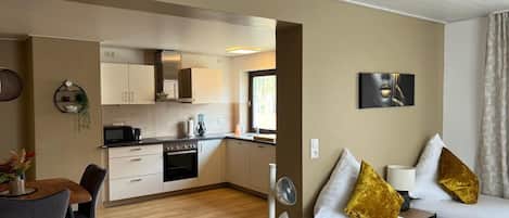 2 habitaciones, tabla de planchar con plancha, wifi y ropa de cama