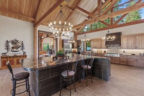 Mikrowelle, Ofen, Herdplatte, Geschirrspüler