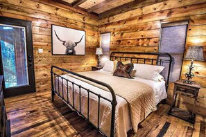 7 bedrooms, iron/ironing board, travel cot, WiFi - Stairway to Heaven | 7BR Luxury | Mountain views (Broken Bow)
