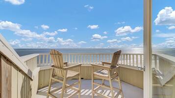 Apartment (1 Bedroom) | Beach/ocean view