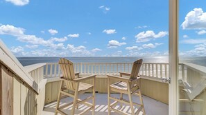 Apartment (1 Bedroom) | Beach/ocean view - 301 F Port O Call by Avantstay Oceanfront Home + Shared Pool + Direct Access to the Beach (Isle of Palms)