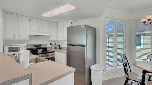 301 F Port O Call by Avantstay Oceanfront Home + Shared Pool + Direct Access to the Beach