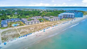 On the beach - 301 F Port O Call by Avantstay Oceanfront Home + Shared Pool + Direct Access to the Beach (Isle of Palms)