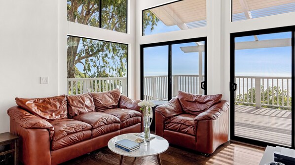 House (4 Bedrooms) | Interior - Pacific View Malibu by Avantstay Oceanfront Retreat + Ocean Views (Malibu)