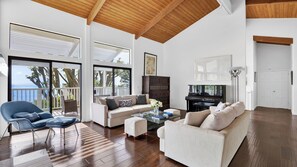 Interior - Pacific View Malibu by Avantstay Oceanfront Retreat + Ocean Views (Malibu)