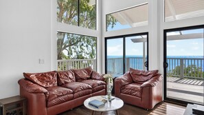 House (4 Bedrooms) | Interior - Pacific View Malibu by Avantstay Oceanfront Retreat + Ocean Views (Malibu)