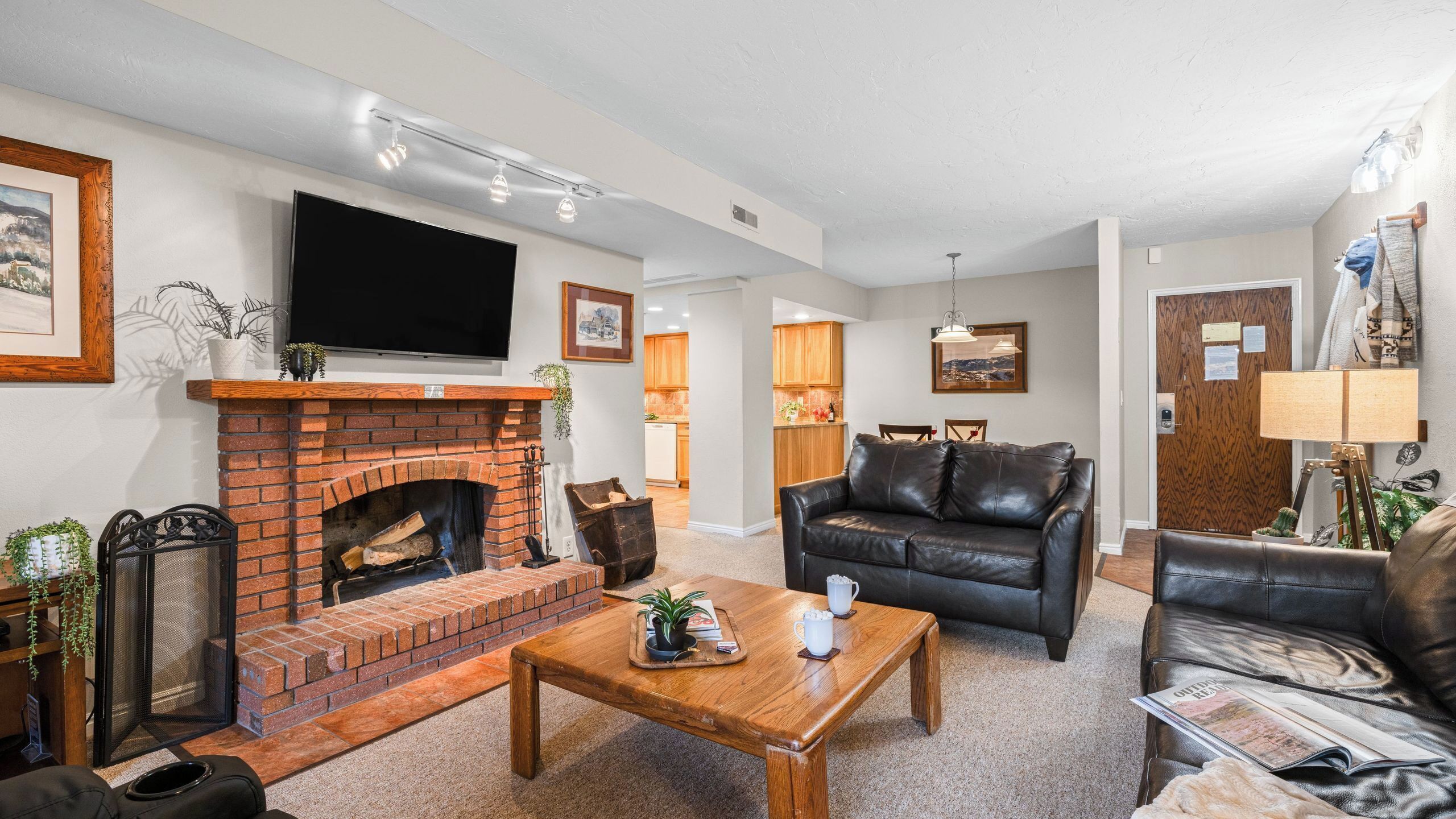 Apartment (2 Bedrooms) | Living area