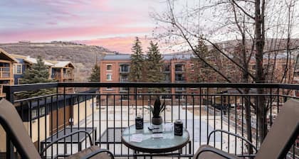 Park State Lodge by Avantstay Spacious Park City Condo + Balcony + Fireplace + Near Skiing, Dining & Trails
