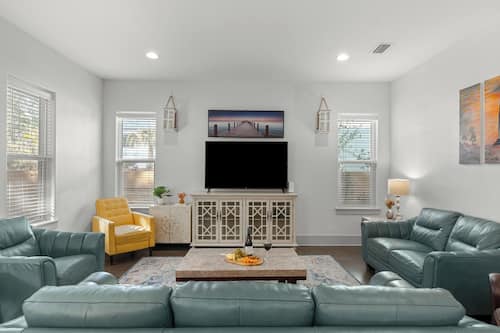 House (4 Bedrooms) | Interior