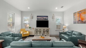 House (4 Bedrooms) | Interior - Sea Love by Avantstay Beach Home + Sleeps 16 Mins to Miramar Beach + Community Pool Group Stay (Miramar Beach)