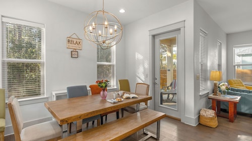 Sea Love by Avantstay Beach Home + Sleeps 16 Mins to Miramar Beach + Community Pool Group Stay