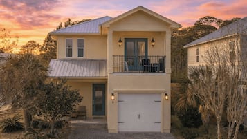 House (4 Bedrooms) | Front of property