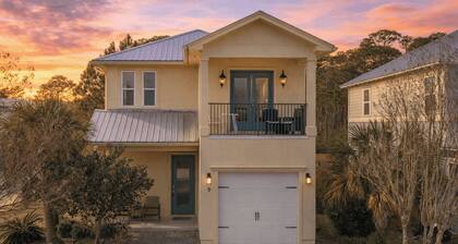 Sea Love by Avantstay Beach Home + Sleeps 16 Mins to Miramar Beach + Community Pool Group Stay