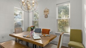 House (4 Bedrooms) | Interior - Sea Love by Avantstay Beach Home + Sleeps 16 Mins to Miramar Beach + Community Pool Group Stay (Miramar Beach)
