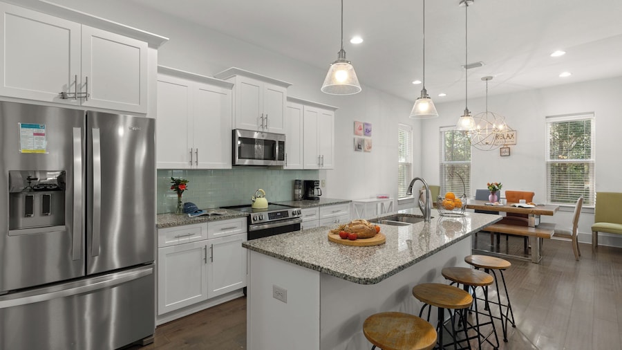 Sea Love by Avantstay Beach Home + Sleeps 16 Mins to Miramar Beach + Community Pool Group Stay
