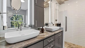 Interior - Riverside Veranda by AvantStay | Waterfront Stay + Infinity Pool + Private Dock + Easy Beach Access (Fort Lauderdale)