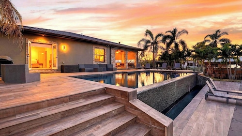 Riverside Veranda by AvantStay | Waterfront Stay + Infinity Pool + Private Dock + Easy Beach Access