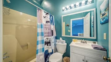 House (4 Bedrooms) | Bathroom | Shower