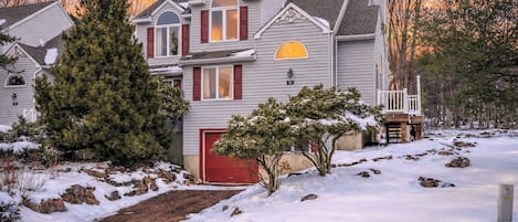 House (4 Bedrooms) | Exterior