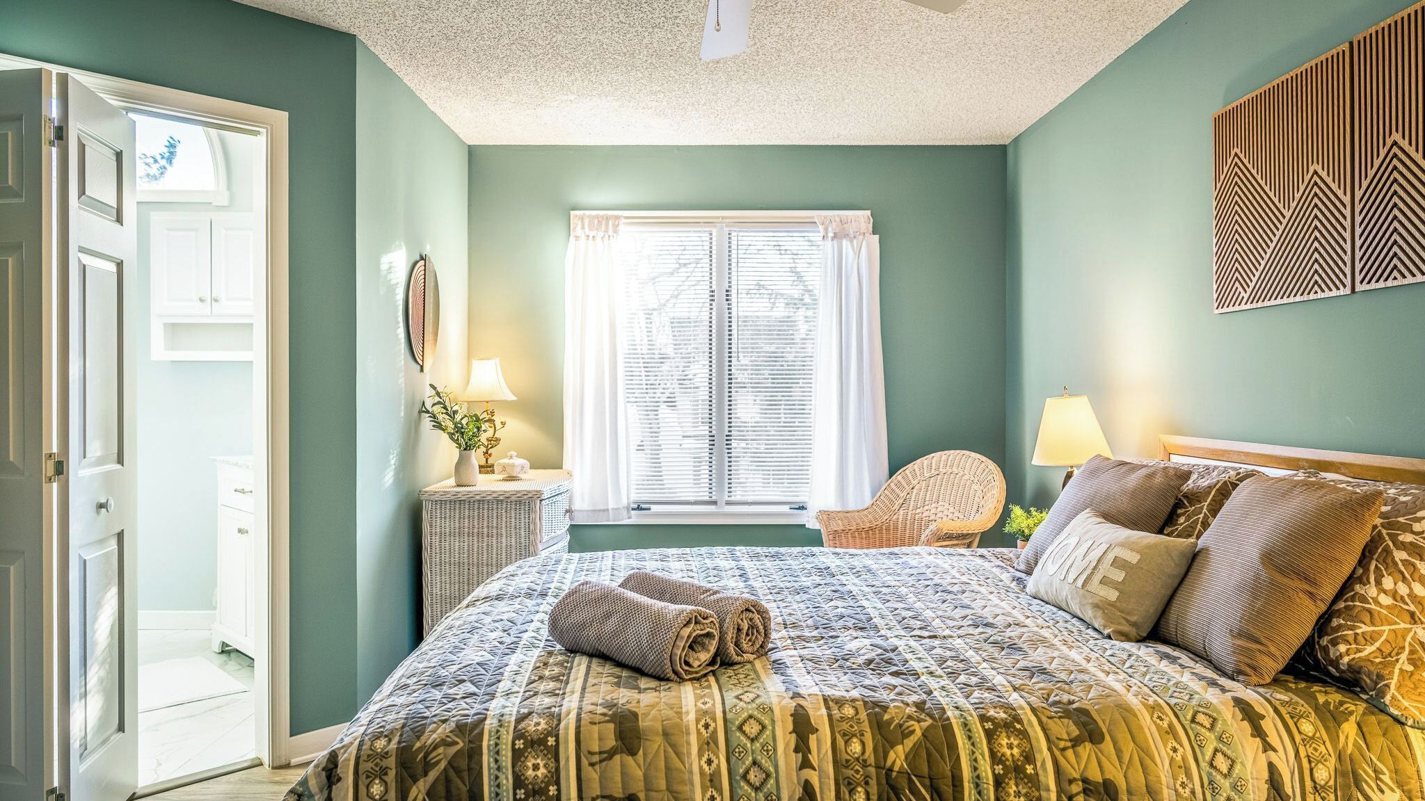 House (4 Bedrooms) | 4 bedrooms, iron/ironing board, bed sheets