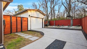 House (4 Bedrooms) | Interior - Delores House by Avantstay Movie Theater + Outdoor Kitchen + Modern East Austin Home Near Downtown + Breweries + Live Music (Austin)