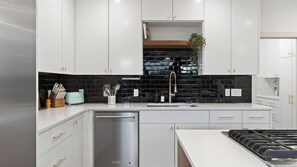House (4 Bedrooms) | Interior - Delores House by Avantstay Movie Theater + Outdoor Kitchen + Modern East Austin Home Near Downtown + Breweries + Live Music (Austin)