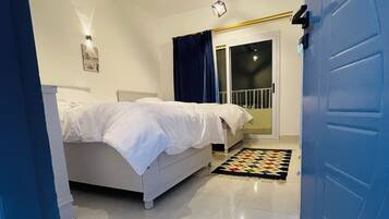 Blackout curtains, soundproofing, free WiFi