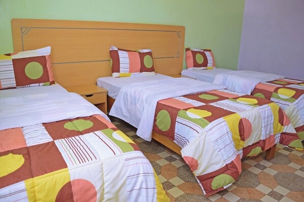 Habitación triple Deluxe | Wifi gratis y ropa de cama 