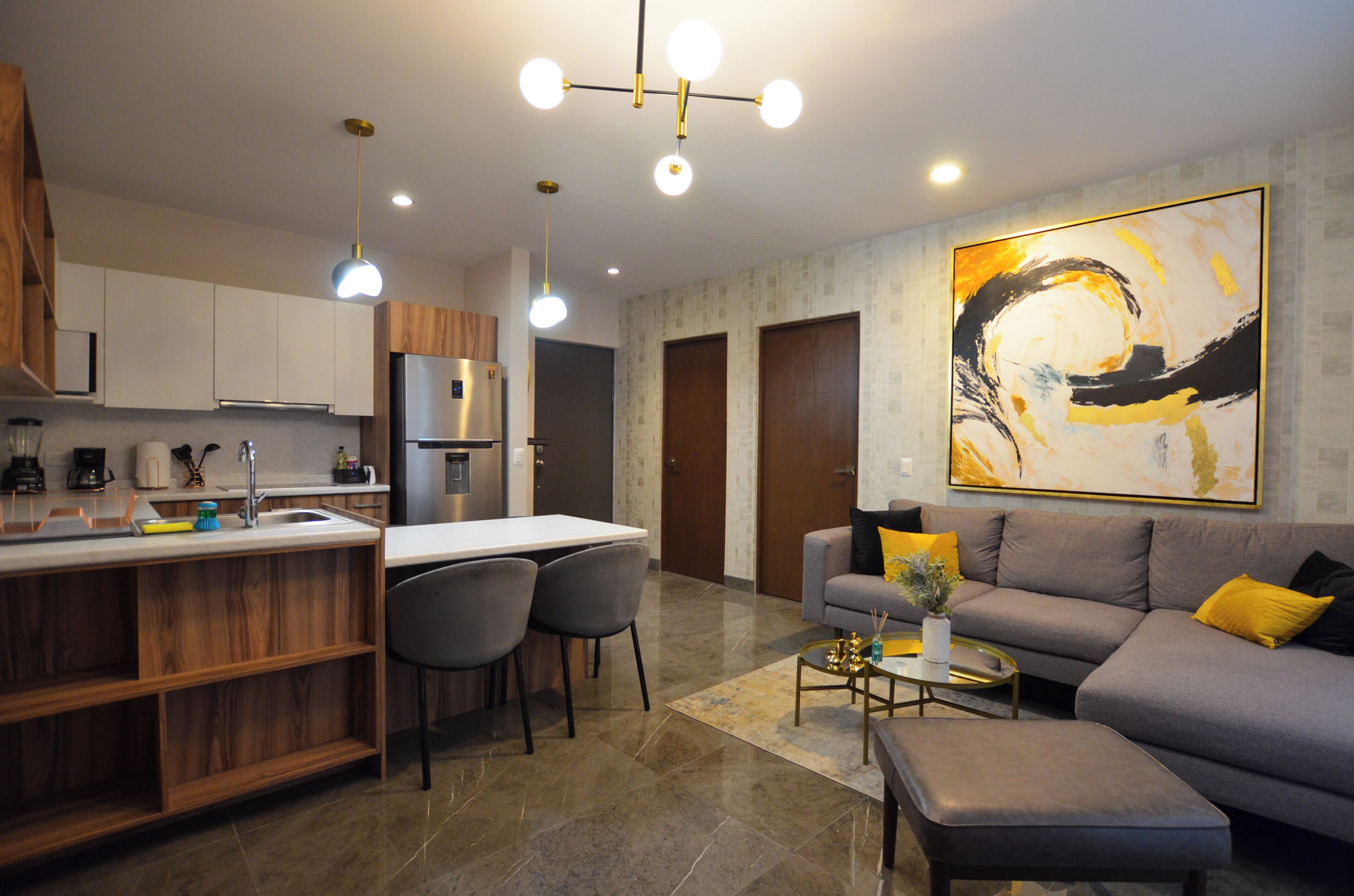 Suite, Balcony, City View | Living area