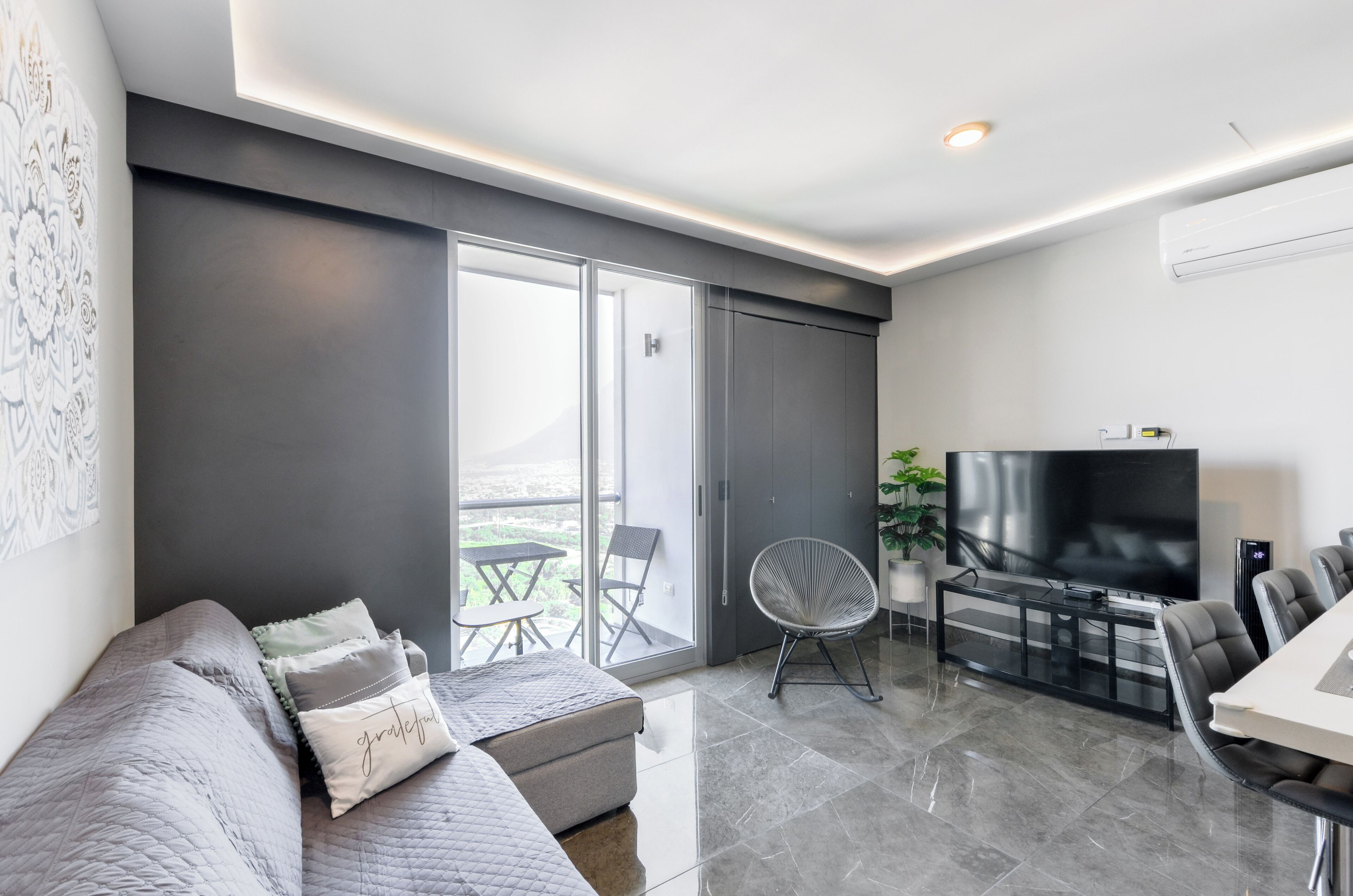 City Suite, Balcony, City View | Living area