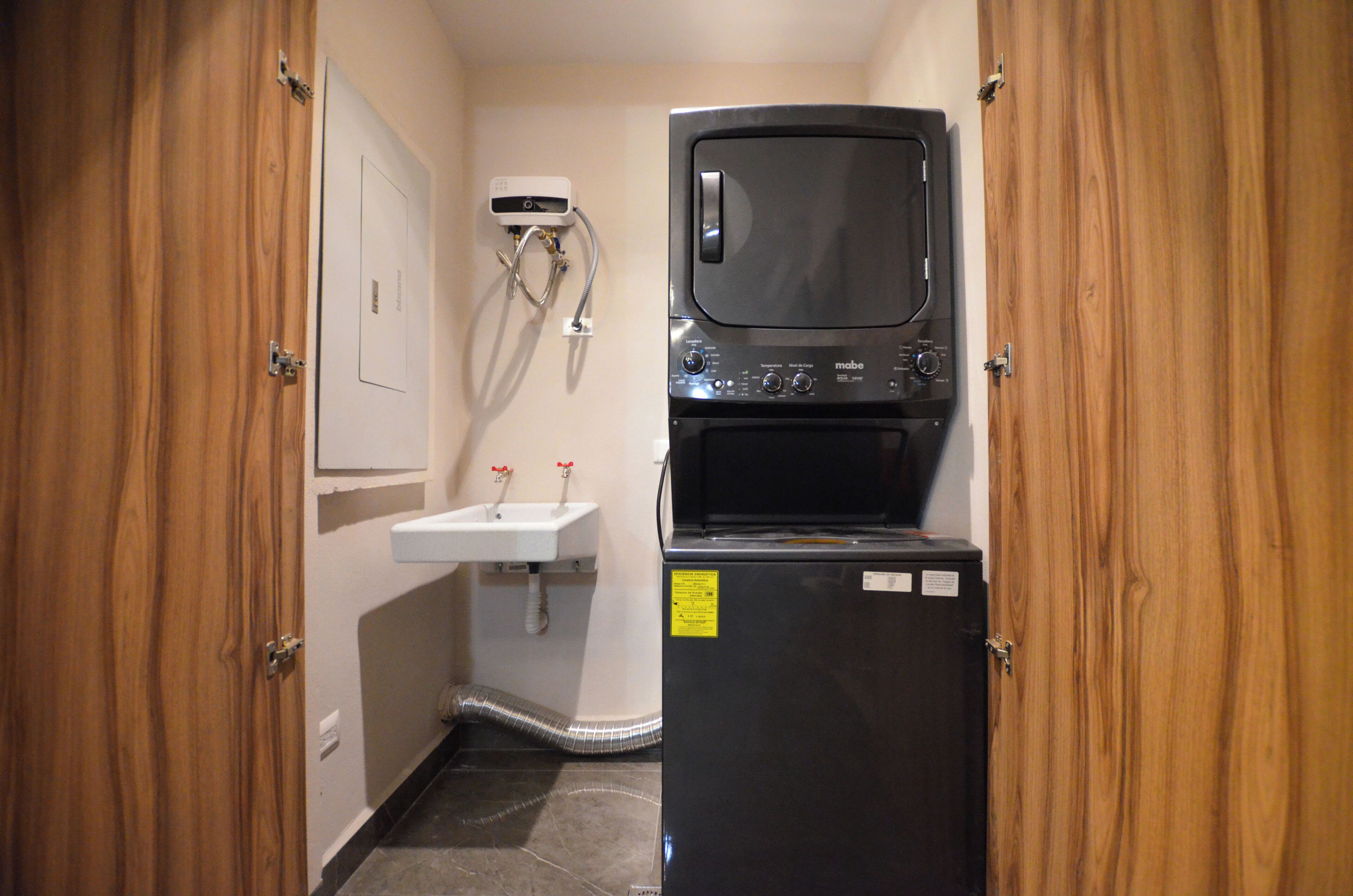 Suite, balcón, vistas a la ciudad | Interior