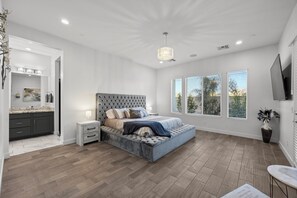 5 slaapkamers, reisbedje, wifi, beddengoed