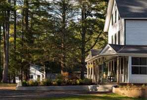 Exterior - Pine Brook Manor (Sparrow Bush)